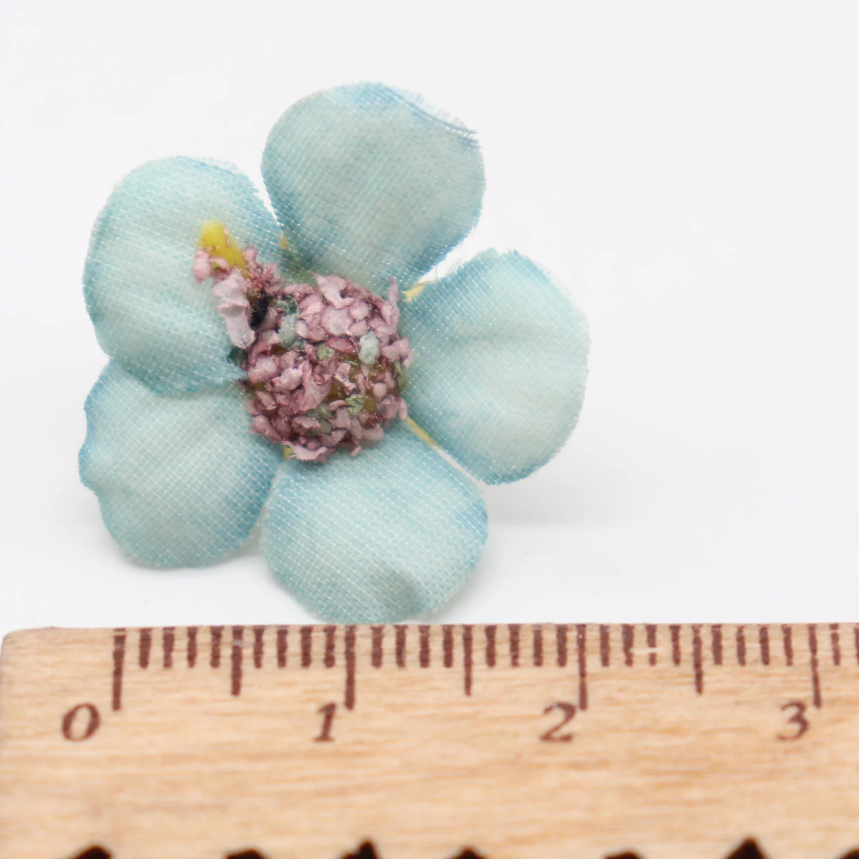 50Pcs 2cm Multicolor Daisy Flower Heads Mini Silk Artificial Flowers for Wreath Scrapbooking Home Wedding Decoration