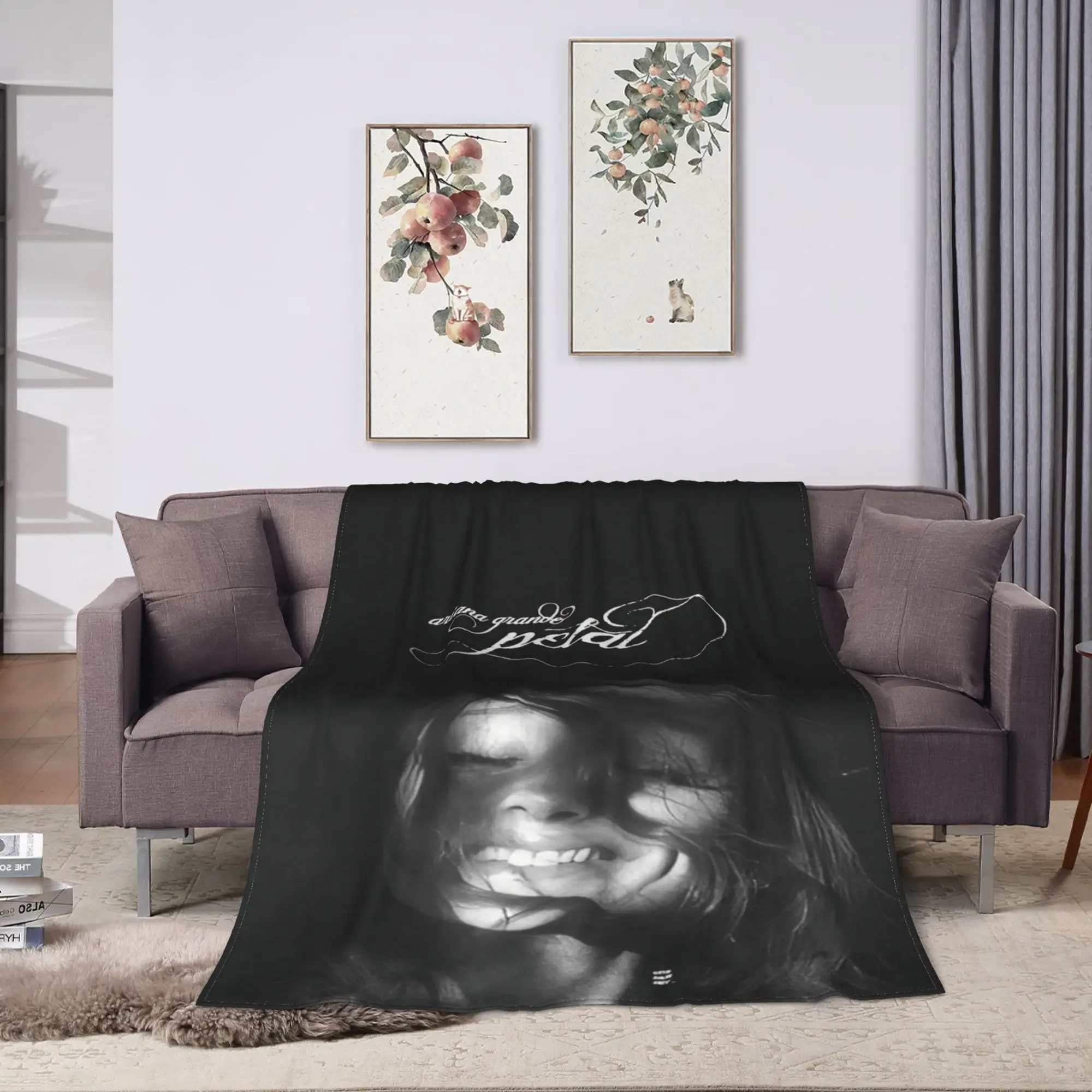 Arianas Grandes petal  Warm Blanket  Picnic Plush Bedding Throws Novelty Bedroom Flannel Bedspread Sofa Bed Cover