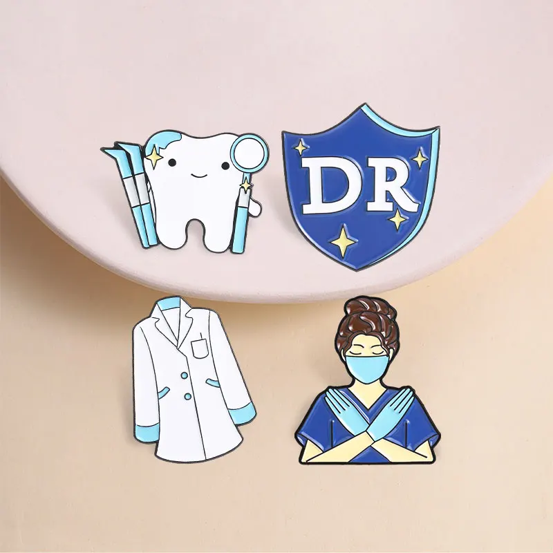 Blauer Emaille-Pin für Medizinisches Personal mit Sicherheitsgesten-Design zum Schutz von Krankenschwestern und Klinikmitarbeiter, Lässiges Outfit-Accessoire