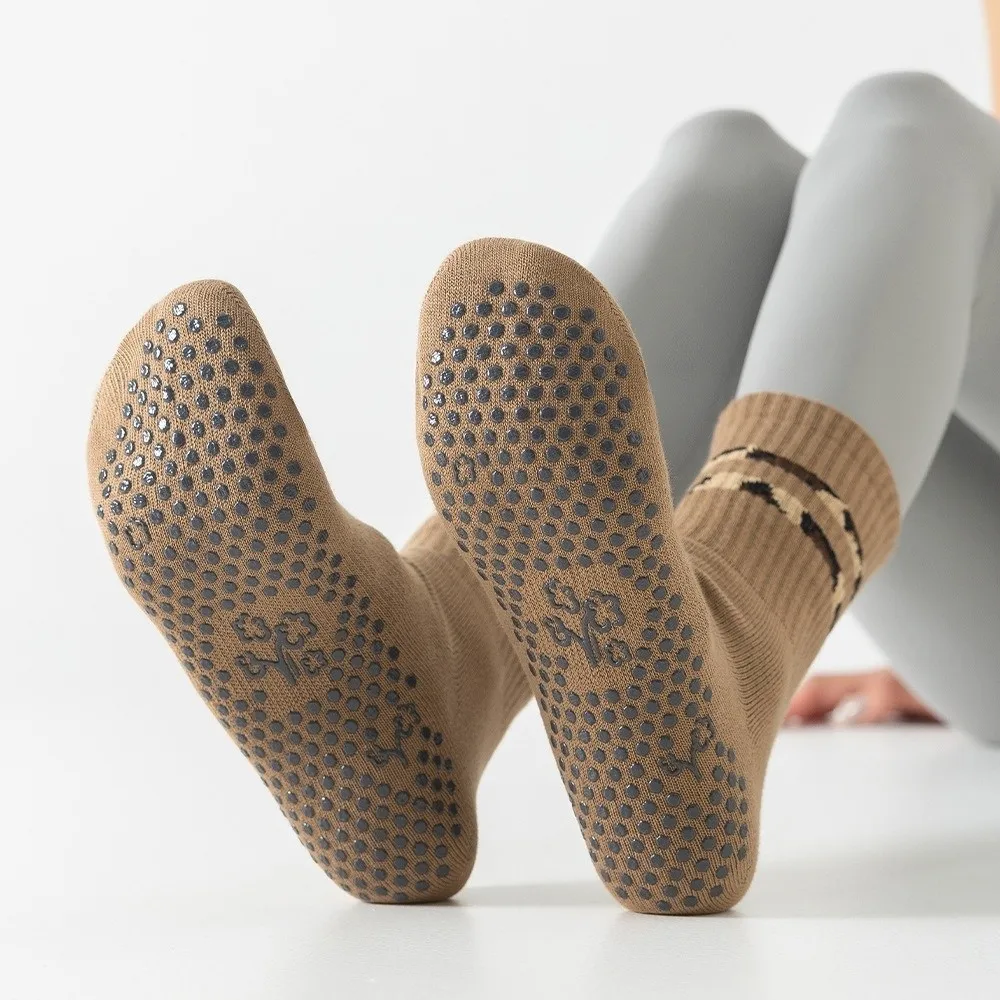 Cotton Pilates Socks for Women High-elastic Silicone Sole Leopard Pattern Yoga Socks Sweat-absorbent Non-Slip Mid Tube Socks
