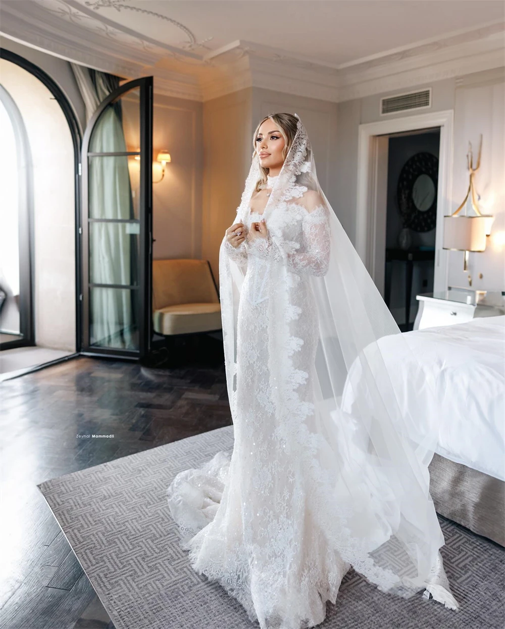 

Customized Boho White Lace Wedding Dress Sexy Boat Neck Long Sleeves Celebrity Gown Soft Straight Court Train Robe de mariée