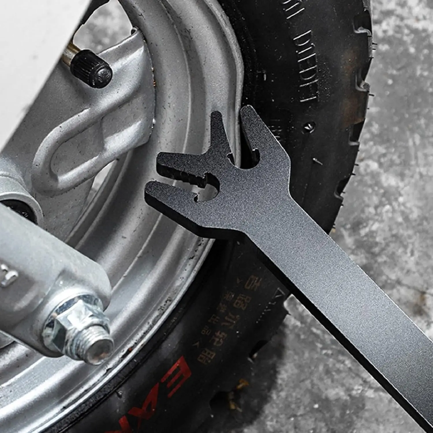 Rim Deformation Repair Tool for Motorcycle Wheel Rim Deformation Correction Maintenance Tool 400mm Long Rim Correction Wrench