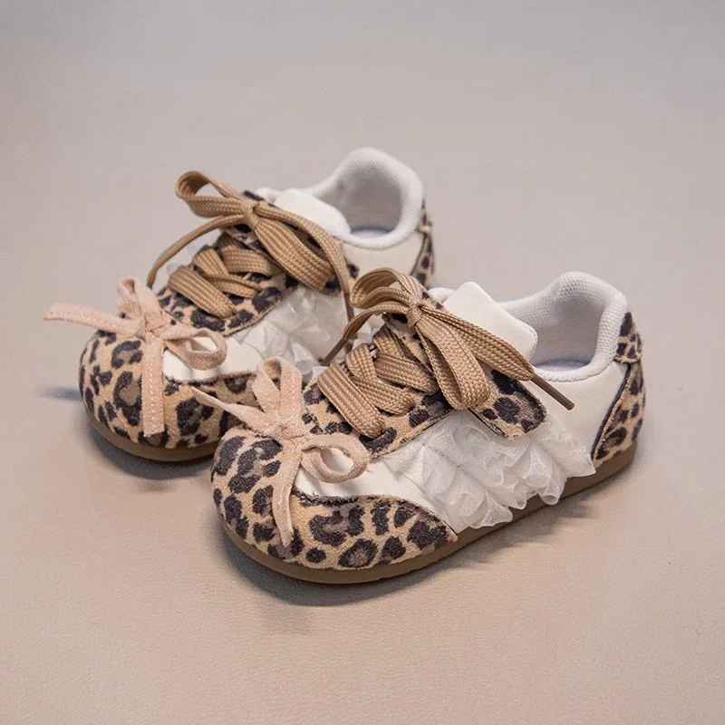 Little Girls Cute Floral Embroidery Sneakers, Bow Decor Hook and Loop Casual Board Shoes, Soft Sole Kids Trainers for Autumn