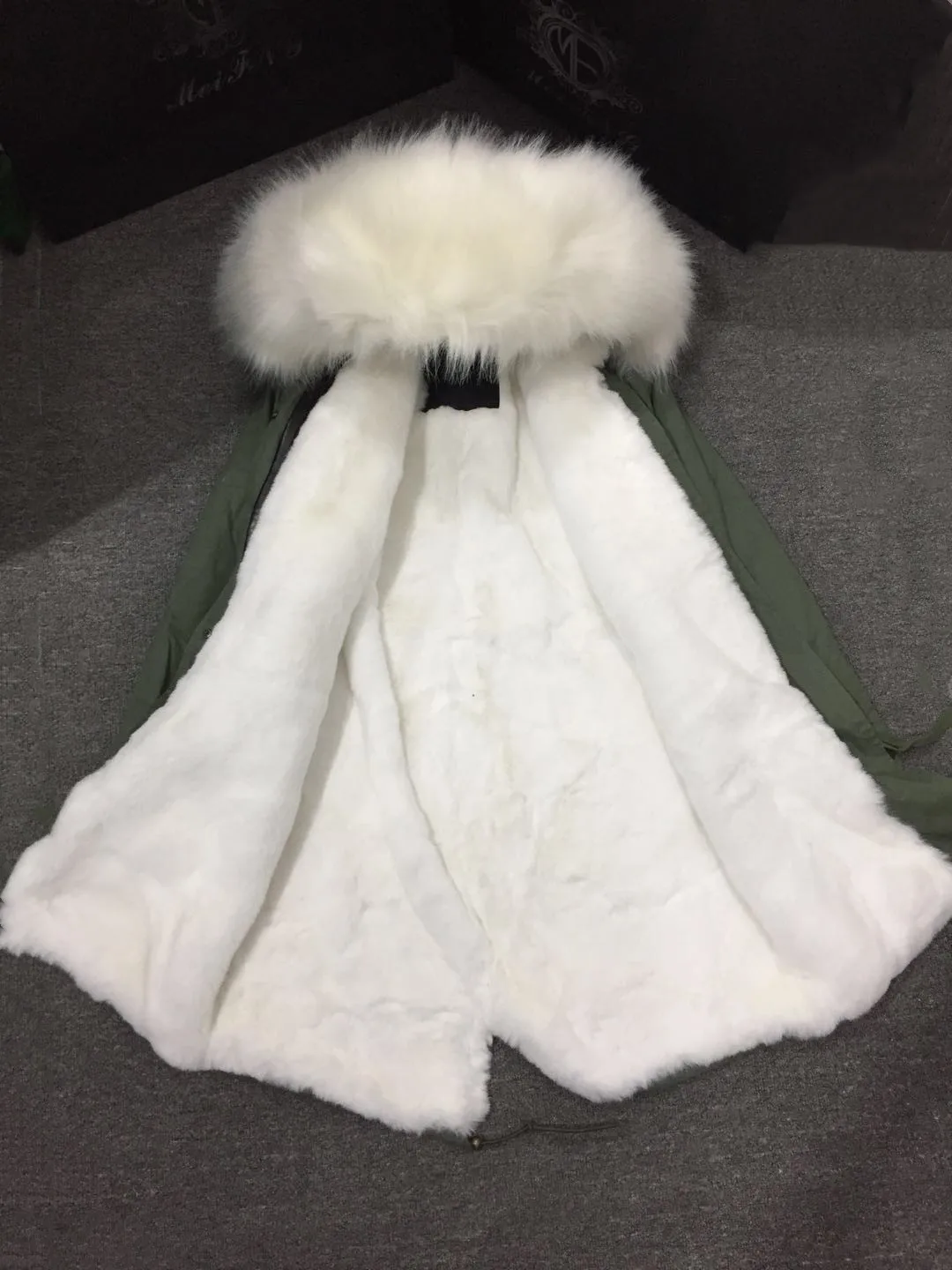 New Fashion Wholesale Long Parka Army Green Cotton With All White Faux Fur Winter Trendy Overcoat