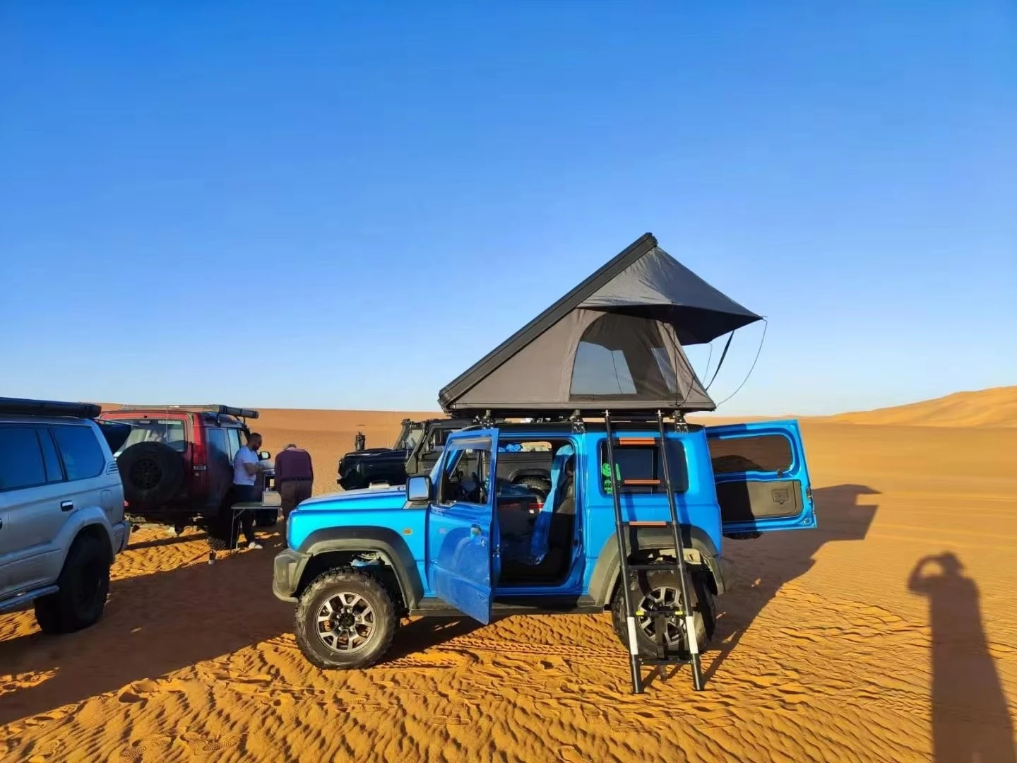 Roof Rack Tent Box Outdoor Rooftop Camping  4X4 Tent With Ladder Aluminum Hard Shell Triangle Car Roof Top Tent