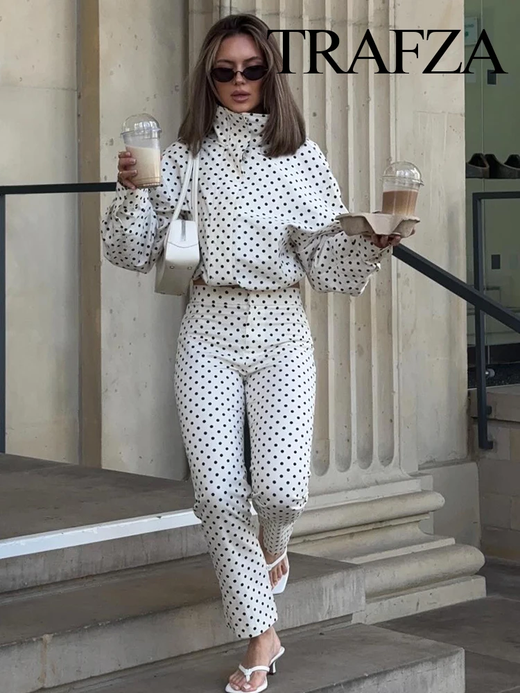 

TRAFZA Woman Autumn Fashion Long Sleeves Turtleneck Zipper With Pockets Drawstring Coat Female Polka Dot Printed Loose Jacket