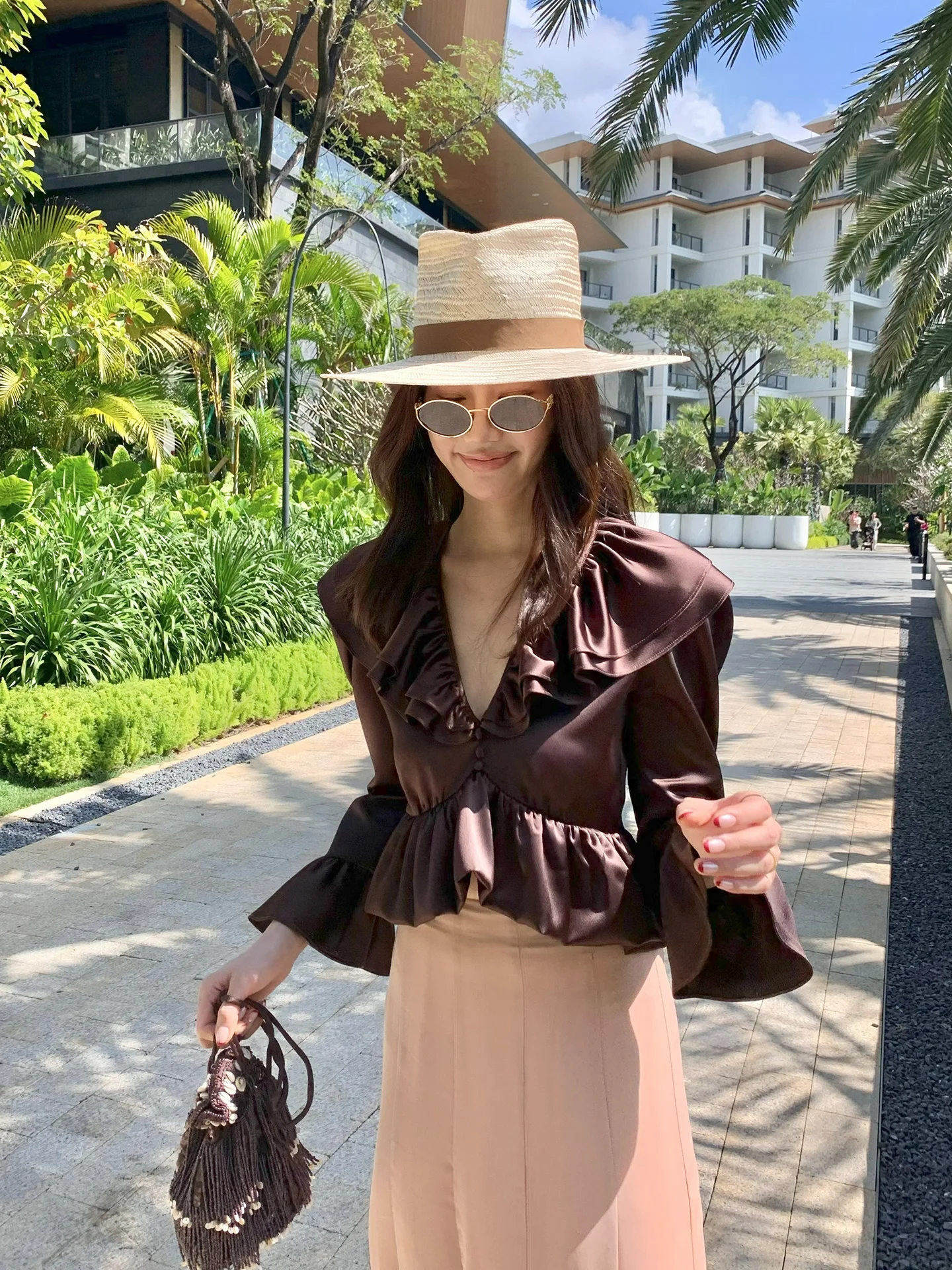 

Romantic Dragon Xier ort irt Women's V-ne Puff Sve Lace Trim Slimming Top Romantic Sle Polyester Blend Long Sve