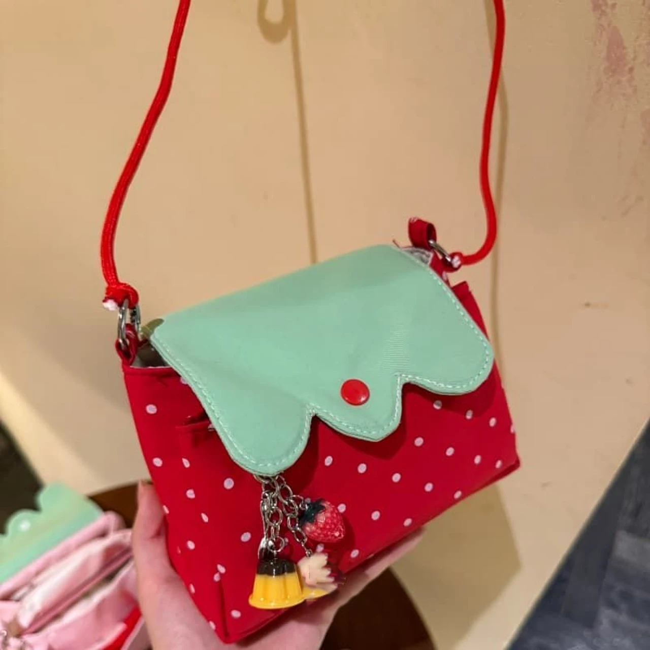Süße Mädchen-Erdbeer-Polka-Dot-Umhängetasche 2026 Neue Niedliche Koreanische Perlen-Handtasche Vielseitige Schultertasche Geschenk – Detail 1