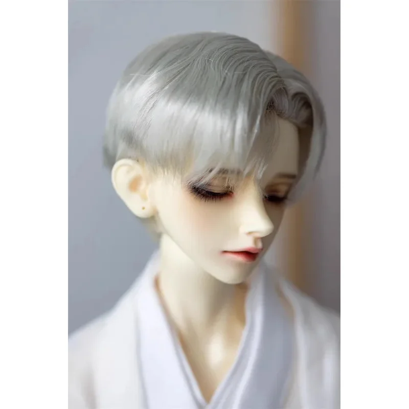 1/3 1/4 Grijs Zacht Melkzijde Platte Kapsel BJD Poppruik Jongens Speelgoed Voorhoofd Handhaak Eenvoudige Korte Styling Haarpruik Popaccessoires XC