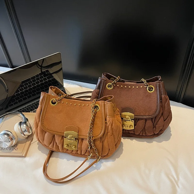 

2025 Half Moon Chain Bag, Niche Design Shoulder Purse, Women's Chic Commuter Crossbody, Day to Night Tote, Minimalist Sling Bag