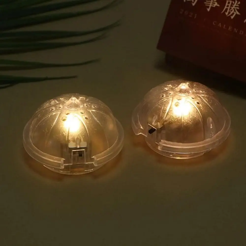 Parco di illuminazione in miniatura per casa delle bambole in plastica di alta qualità 5 * 5 * 3 cm Accessori per decorazioni per la casa con lampione di simulazione trasparente