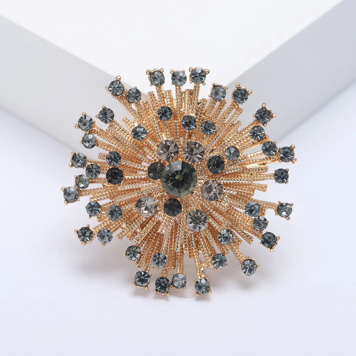 Vintage Full Rhinestone Flower Brooches For Women Coat Elegant High Quality Jewelry Classic Brooch Pins