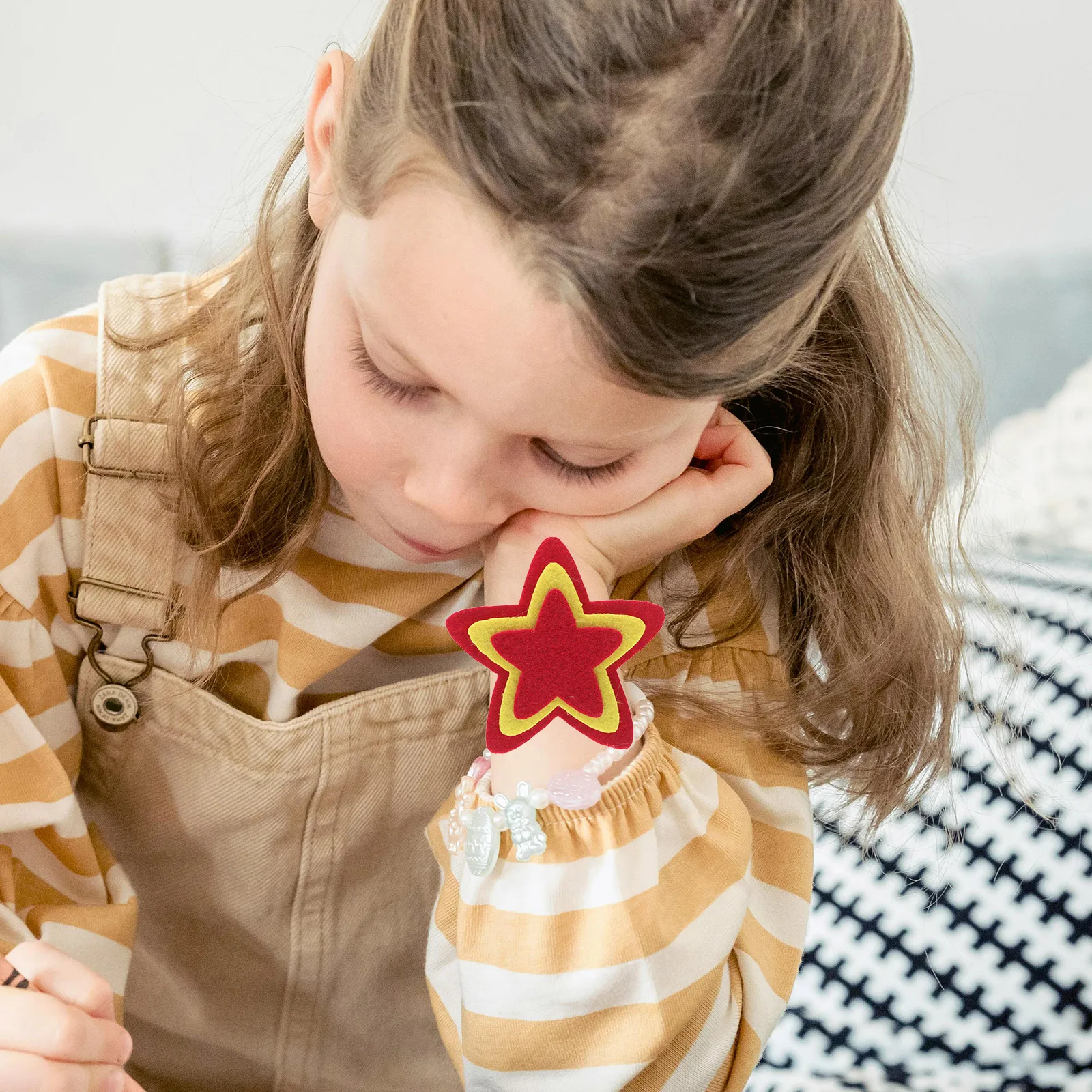 

2Pcs -Pointed Wrist Corsage Children's Performance Bracelet Slap Band Kindergarten Dance Sports Party Favor Wristbands