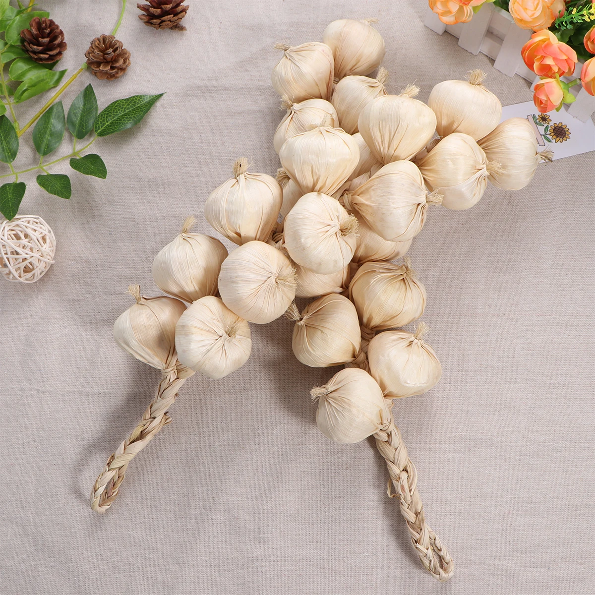 

2pcs 20 Inch Simulated Garlic Strings Artificial Vegetables Decorative Fake Hanging Props for Movie Stage Party Beige