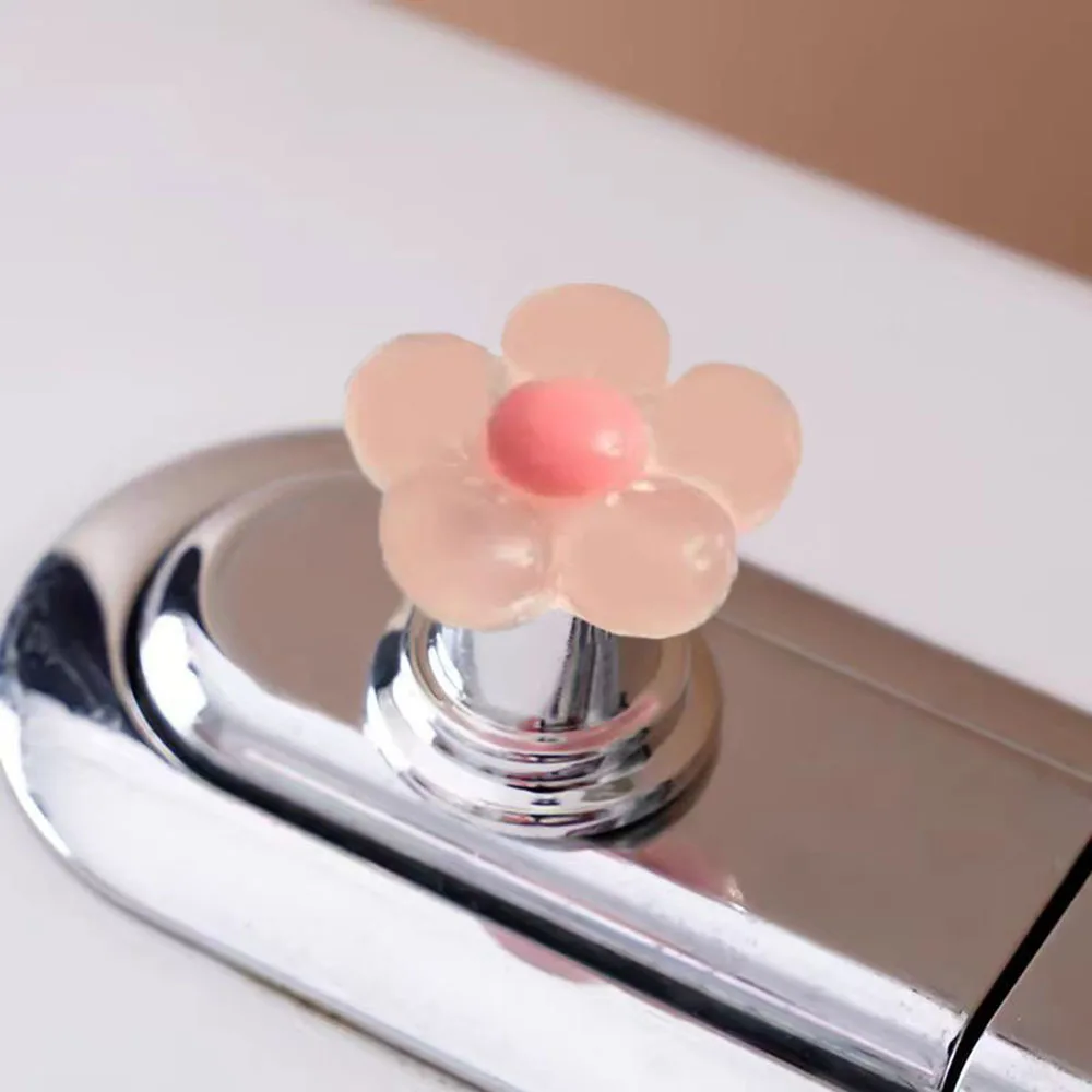 Cute Resin Small Flower Shape Toilet Tank Button Labor-saving Toilet Flush Button Fashion Universal Toilet Tank Button Aid