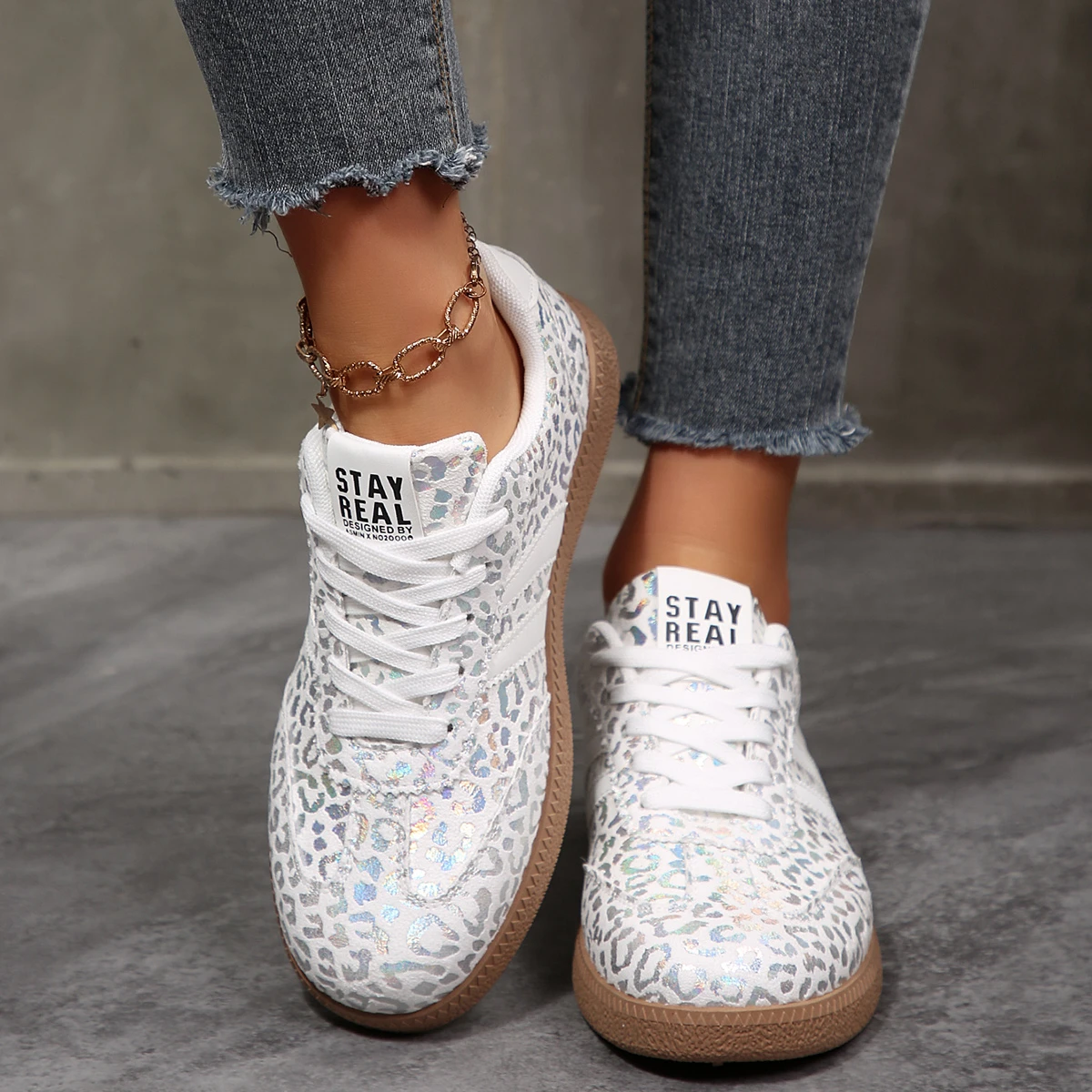 2026 Herbst Damenmode Wildleder-Sneaker mit Doppelschnallen-Metalldetails Leichte Atmungsaktive Bequeme Freizeitschuhe – Detail 13