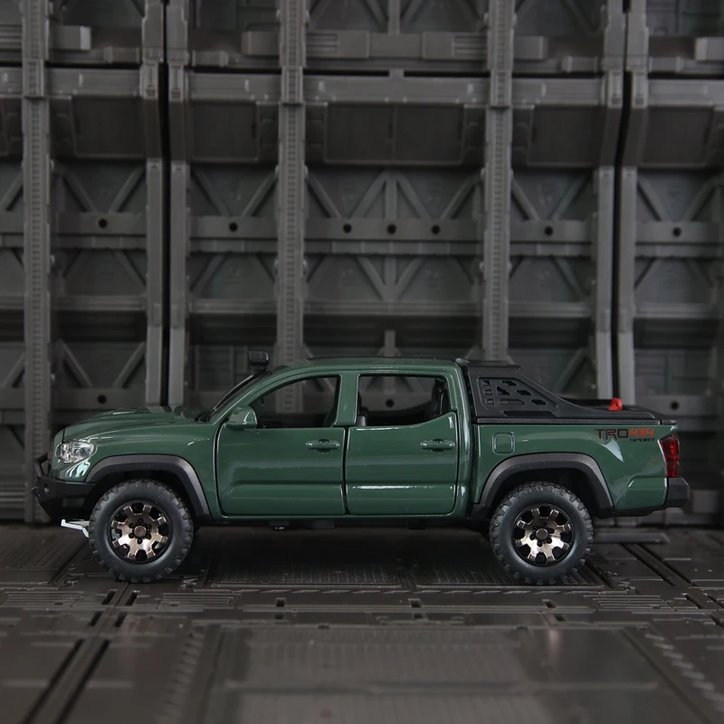 1:32 simulation Toyota Takuma Alloy Pickup Off road Vehicle Model Car Doors and Engine Lids The trunk can be opened