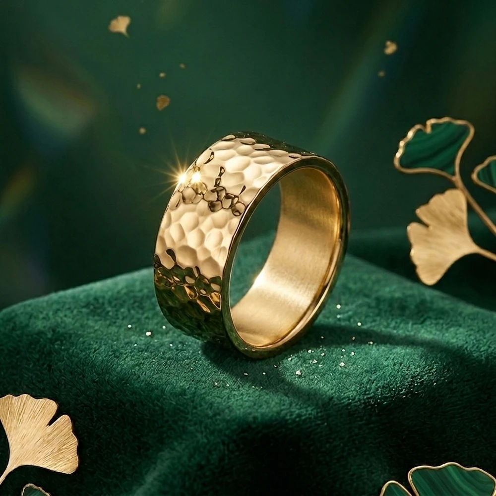 Luxuriöse 8mm Ringe mit gehämmerter Oberfläche für Herren und Damen, elegantes, minimalistisches Ehering-Geschenk, modischer Edelstahlschmuck. – Detail 3