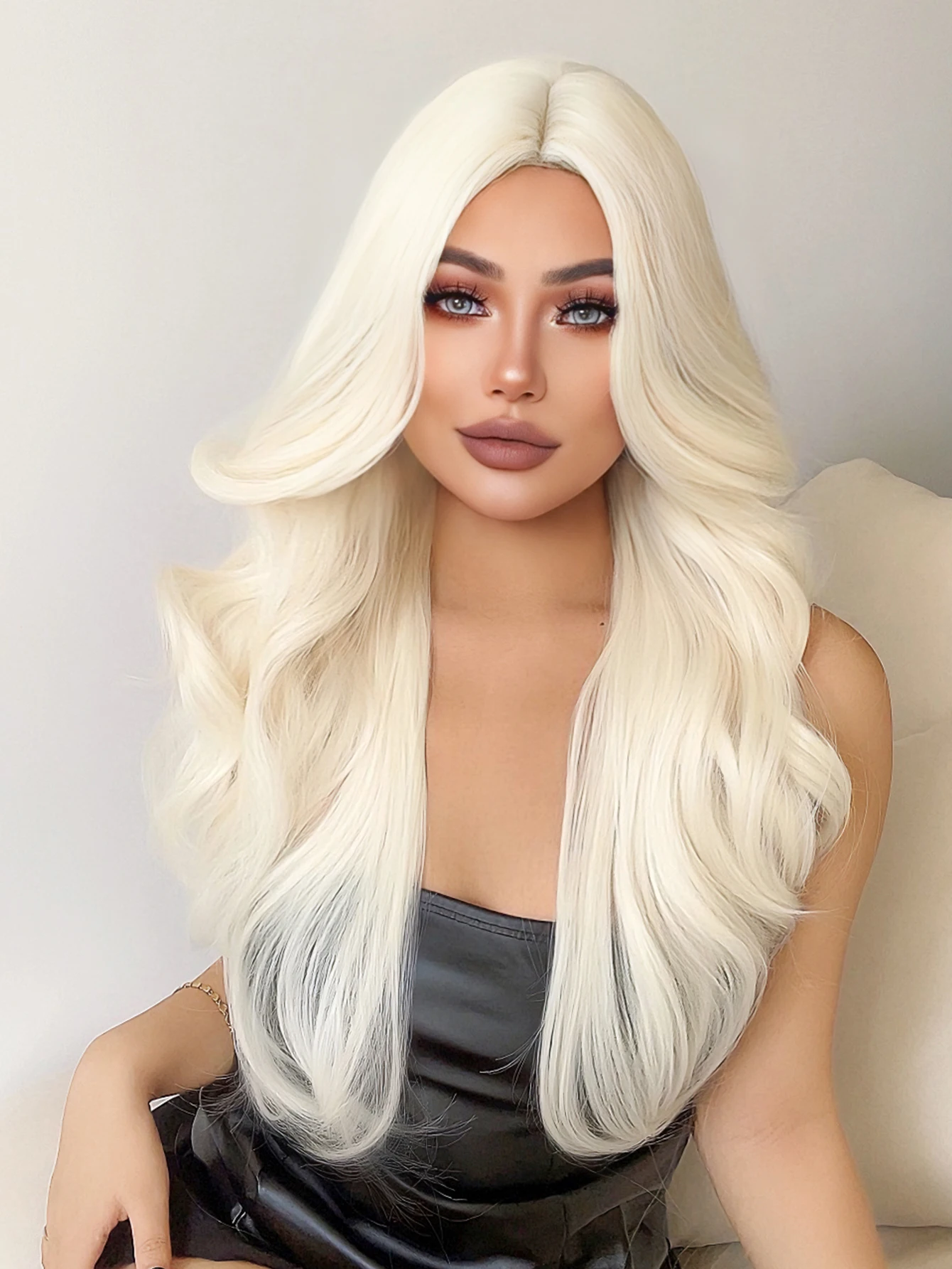 28Inch Long Blonde Color Synthetic Wigs Middle Part Natural Wavy Hair Wig For Women Daily Use Cosplay Drag Queen Heat Resistant