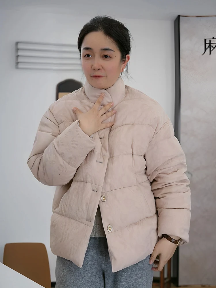 

Женская зимняя теплая повседневная куртка свободного кроя из хлопка и льна с вышивкой, воротником-стойкой и наполнителем из утиного пуха FSY5540