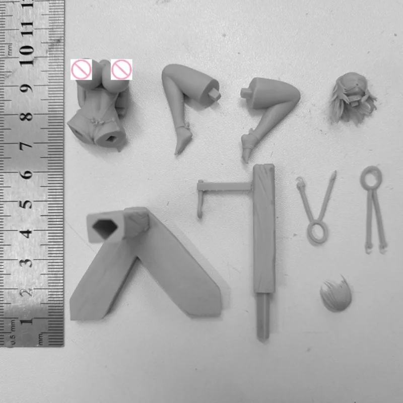 1/24 Scale Resin Figure Assembled Model Kit Miniature Diorama DIY Figure Hanging Girl Unassembled and Unpainted