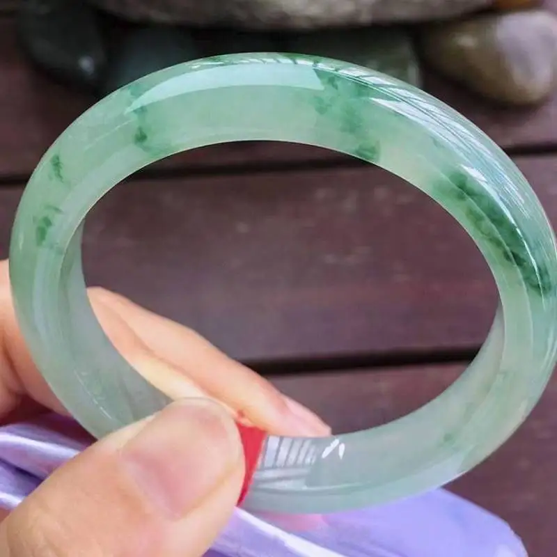 bracelet, -waxy jade with ice-spotted patterns
