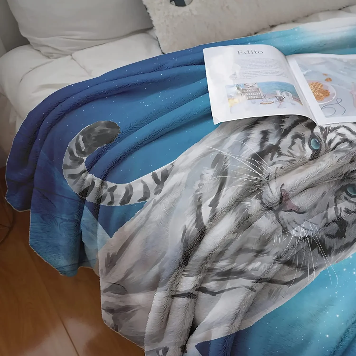 White Tiger Throw Blanket Soft Cozy Warm Flannel Blanket Siberian White Tiger Under The Blue Starry Night Blankets for Sofa Bed