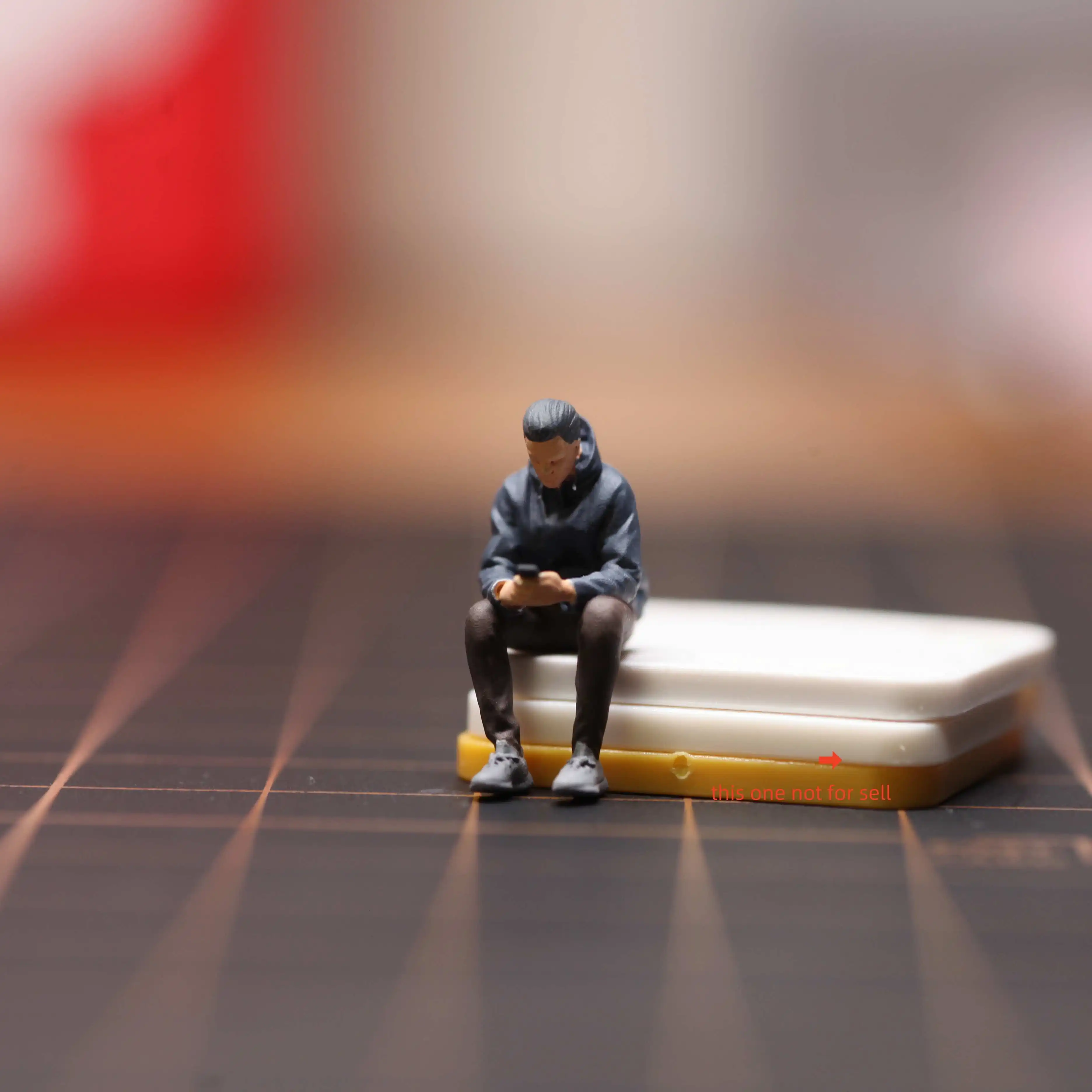 King Toys 1/64 1/87 1/43 Figurines Action Scale Model Resin The Man Sitting Dioramas Diecast Miniature Collection 028