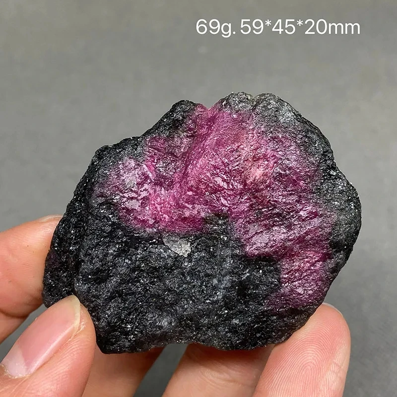 

100% natural ruby ​​(fluorescent red) and synthetic raw stone mineral specimens cure crystal