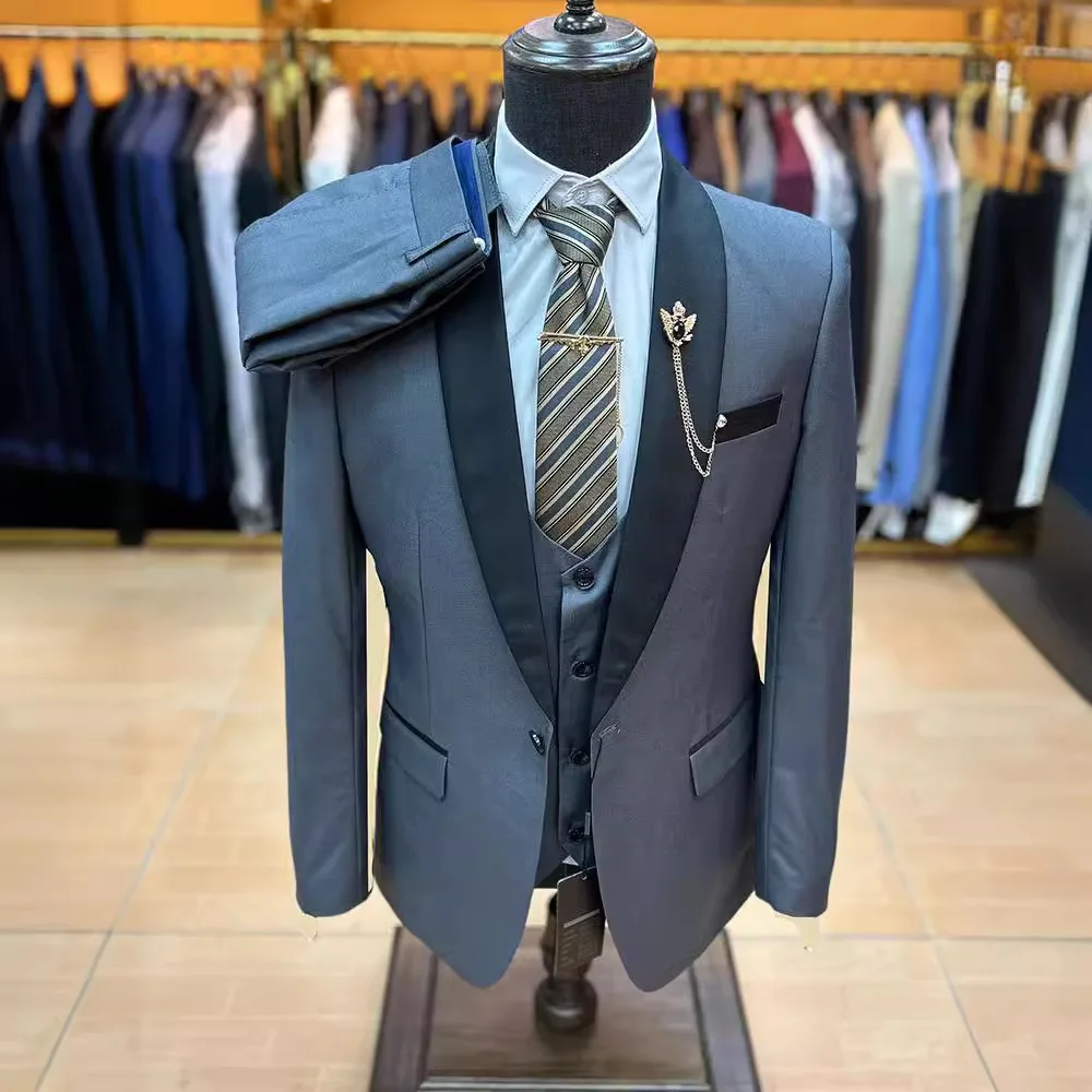 

Приталенные деловые мужские костюмы высокого качества с шалью и лацканами на одной пуговице, куртка из трех предметов, брюки, жилет, деловая мужская одежда по индивидуальному заказу