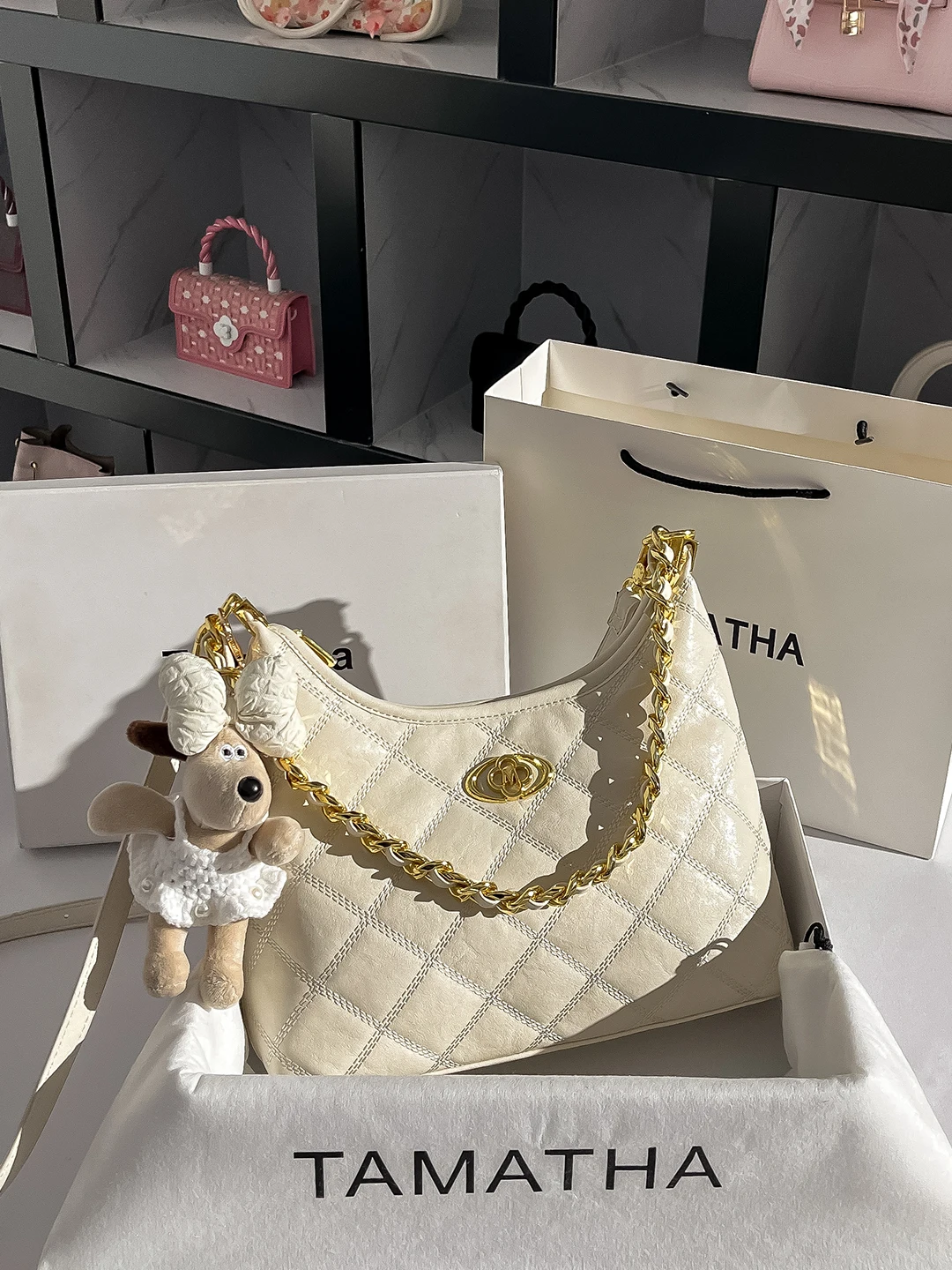 elegante-borsa-sottobraccio-bianca-con-motivo-a-rombi-borsa-a-tracolla-da-donna-con-catena-ricamata-grande-capacita-stile-casual-e-alla-moda