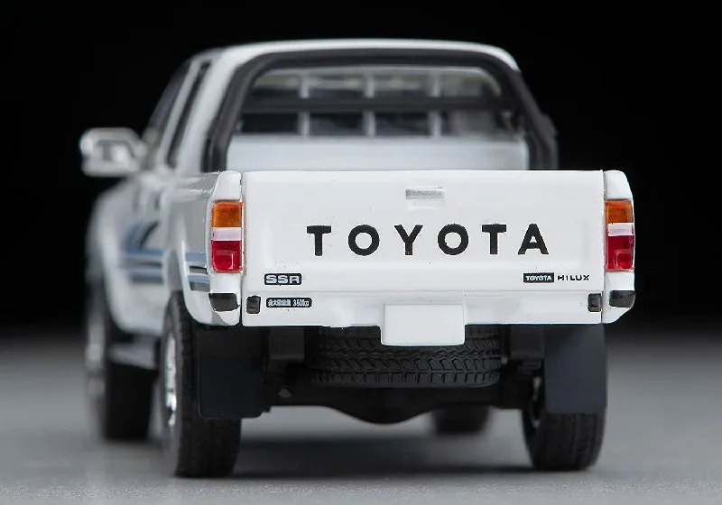 TOMYTEC TLV 1/64 LV-N256b Hilux 4WD Pick Up Double Cab SSR White 1991 Die-cast alloy car model  display gifts