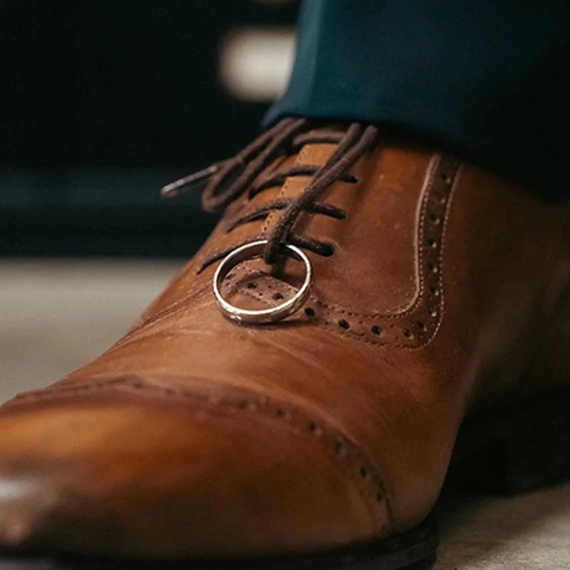 Chris Torrente Norisk Magic Tricks Borrowed Ring Vanishes and Appearing on Shoelace Ring Flight Magia Close-up Gimmicks Props