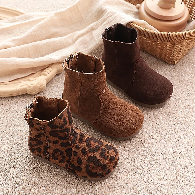 Girls Warm Ankle Boots Leopard Print Kids Fashion Chelsea Boots Back Zipper Soft Sole Children Short Leather Boots 2026 Winter