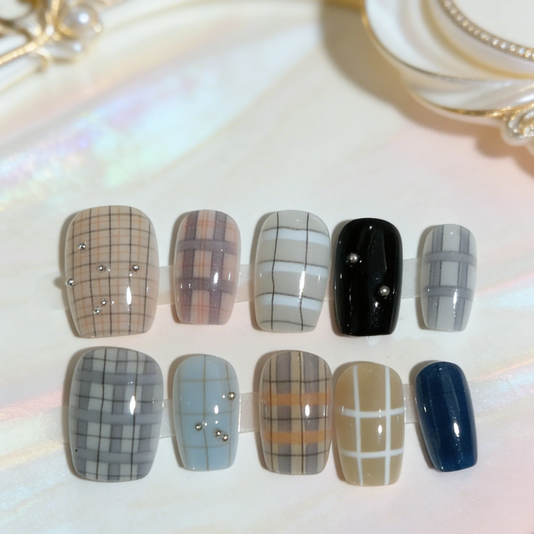 10 pieces of hand-pressed short square nails, beautiful fake
