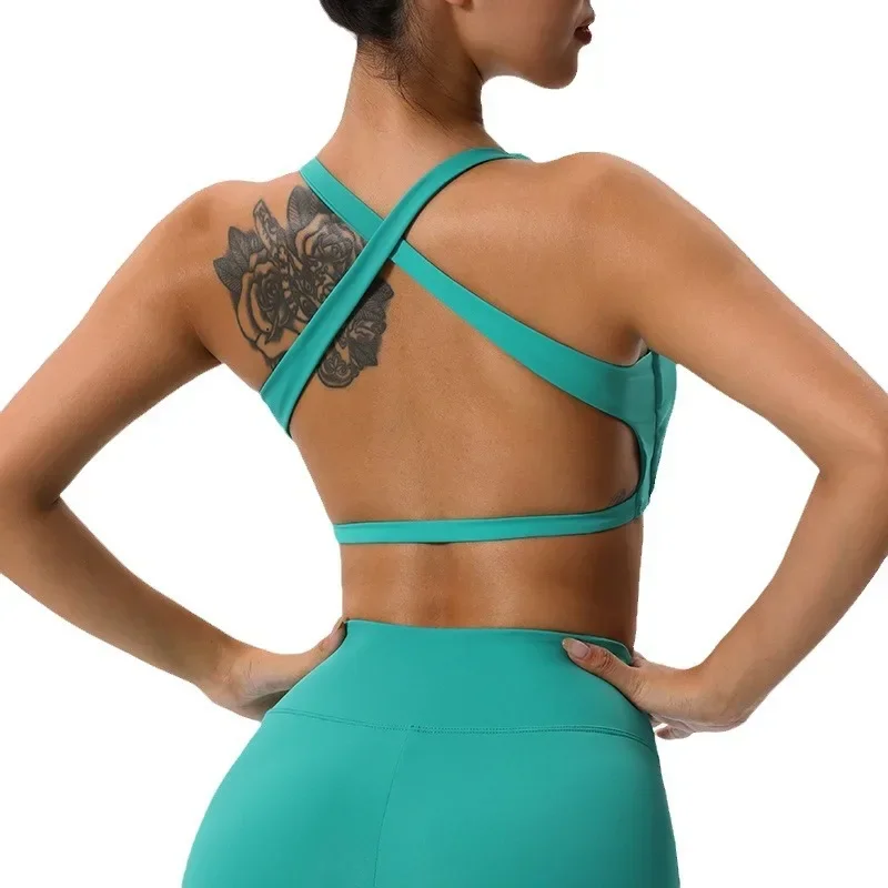 Sujetador acolchado de realce para mujer, ropa interior deportiva con tirantes cruzados, Top corto de Yoga para entrenamiento, chaleco para correr y gimnasio