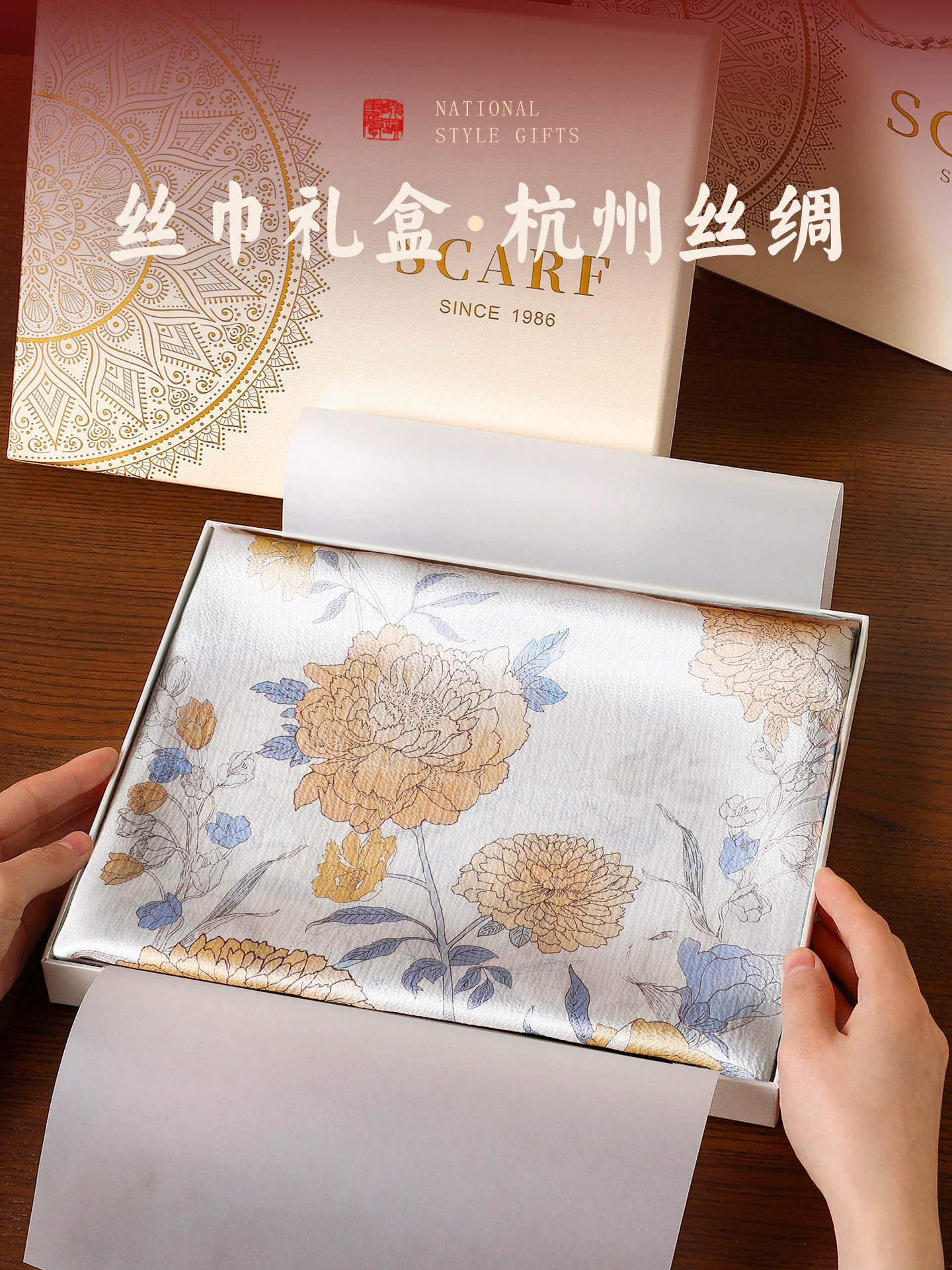 Elegante-boite-cadeau-pour-foulard-en-soie-cadeau-pratique-pour-maman-grand-mere-anniversaire-personnes-agees-style-chinois-haut-de-gamme-imprime-floral-multifonctionnel