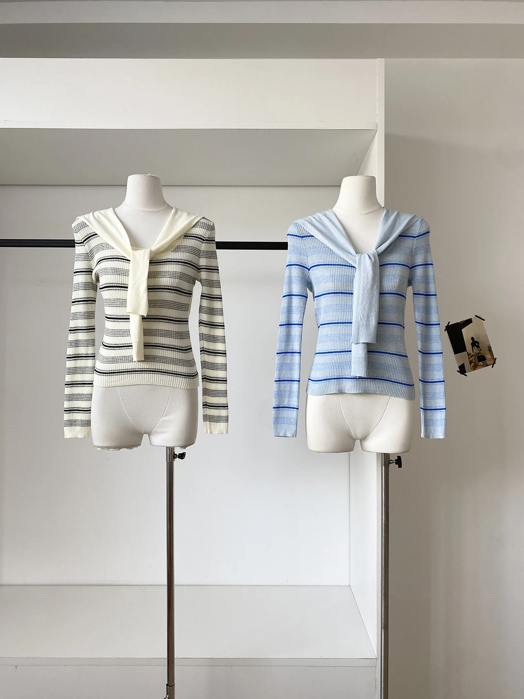 

Spring 2026 Commuter Style Women's Knitwear Stripe Pattern Pure Color Korean Fashion V-Neck Long Sleeve Polyester Fiber