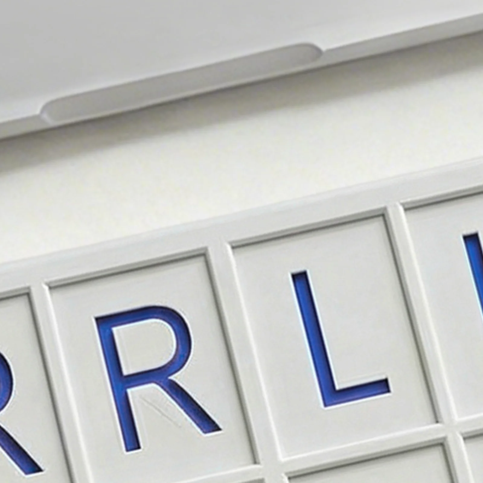 

24 Slots Mahjong Rack Holder with Number Symbols Portable Anti-Lost Poker Rummy Sorting Tray for Adults Kids Game