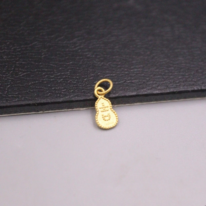 

Real Pure 18K Yellow Gold Men Women Lucky Carved Characters Bless Gourd Small Pendant 0.15g