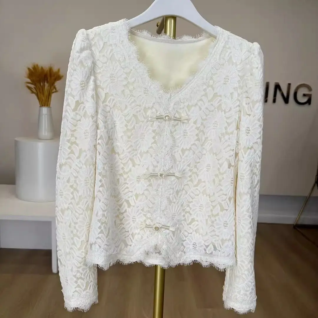 

Pure Desire Gentle V-ne Lace Base irt Women's Autumn Fashion Sexy Inner Hollow out Top Korean Long Sve TT214