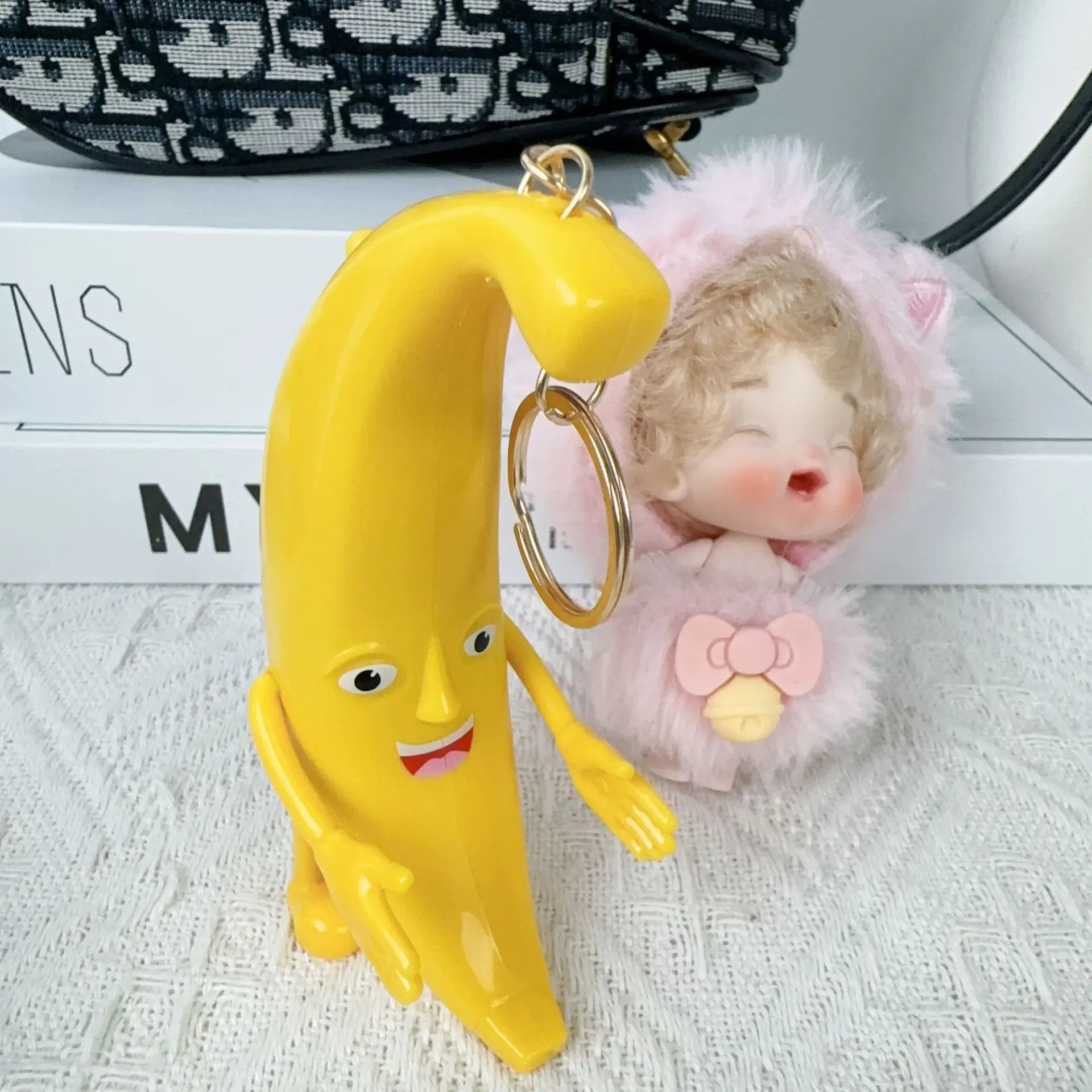 Engraçado dos desenhos animados soando cantando banana boneca pingente articulações som móvel chaveiro engraçado charme das crianças spoof presente brinquedos