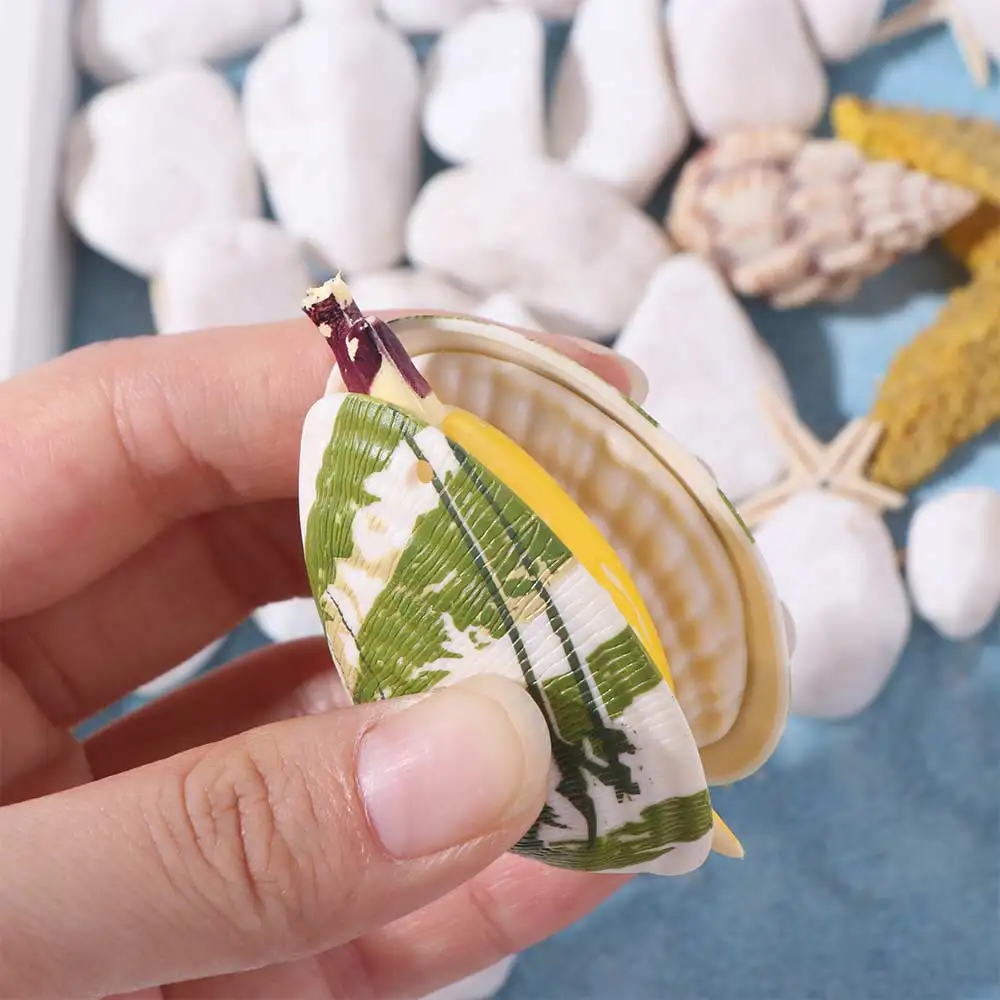 

Splashing Spray Simulated Clam Water Toy Easy To Fill Handheld Seafood Clam Water Spray Toys Cute Plastic Water-Sprinkling Toy