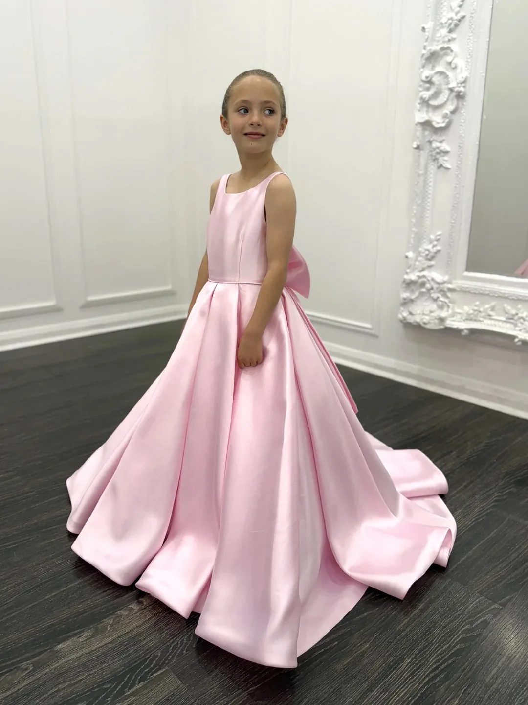 Custom Light Pink Satin Spaghetti Shoulder Flower Girl Dress Simple Deep V Backless Bow Tail Princess Dress Girl Communion Dress