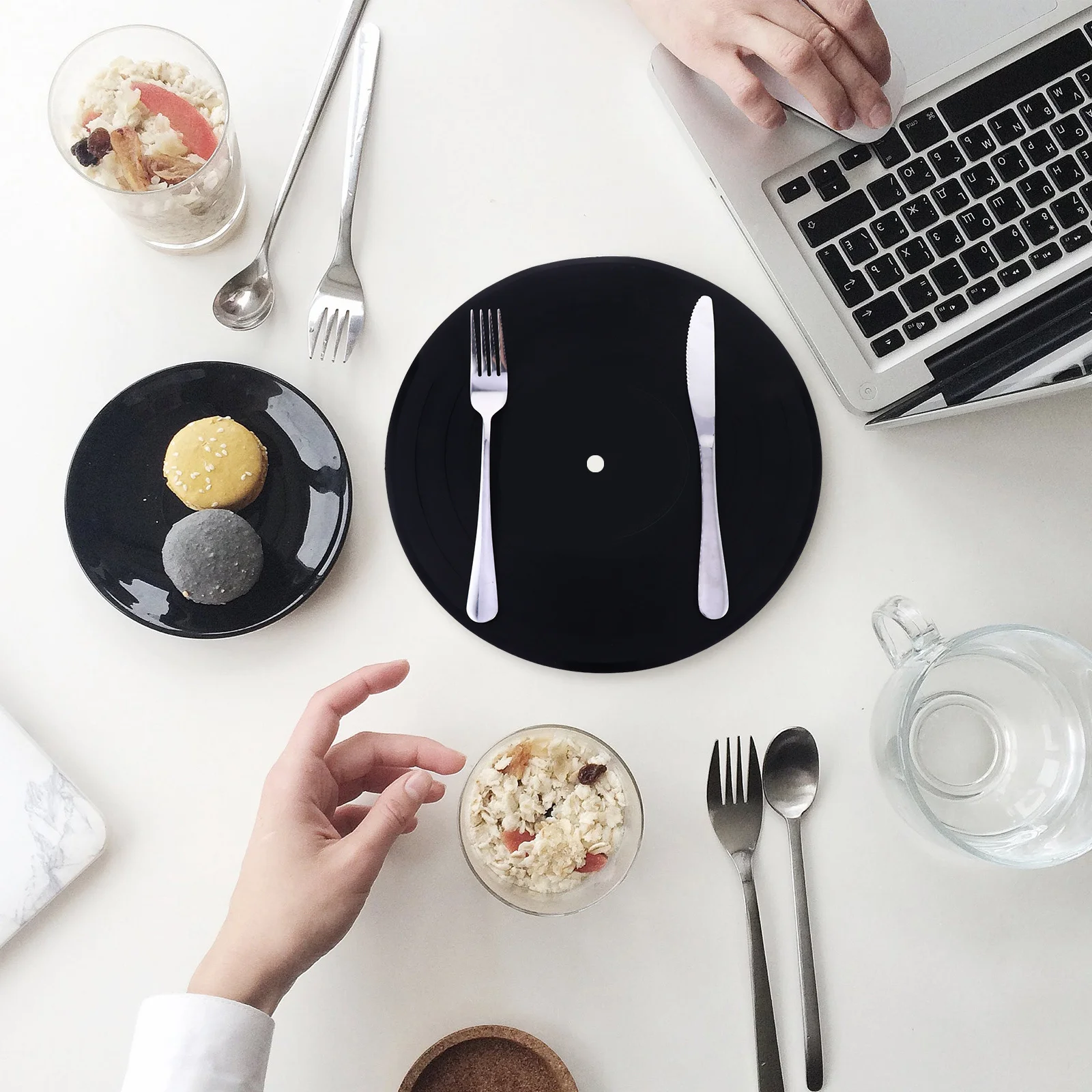 

1Pcs Silicone Retro Record Pad Placemat Heat Insulation Anti Skid Mat Creative Household Table Decoration for Dining Room Living