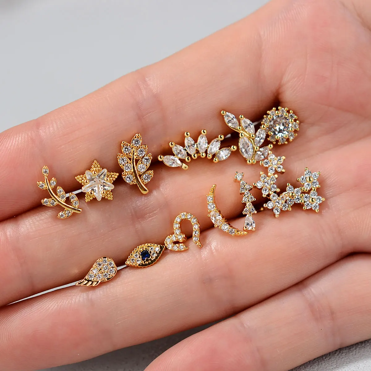 

1PC Fashion Mini Crystal Zircon Flower Leaf Cartilage Piercing Stud Earring Star Moon Helix Tragus Piercing Women's Body Jewelry