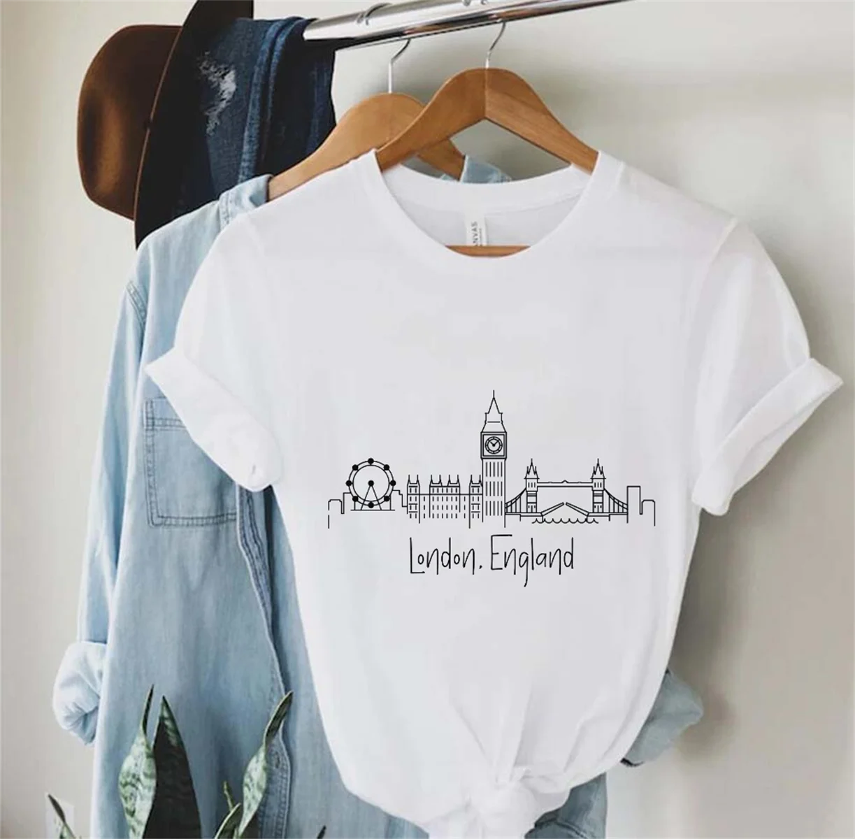 

Women's Printed Simple Women's Watercolor Retro Letter Pattern Polyester T-Shirt Casual Round Neck New Fashionable T-Shirt