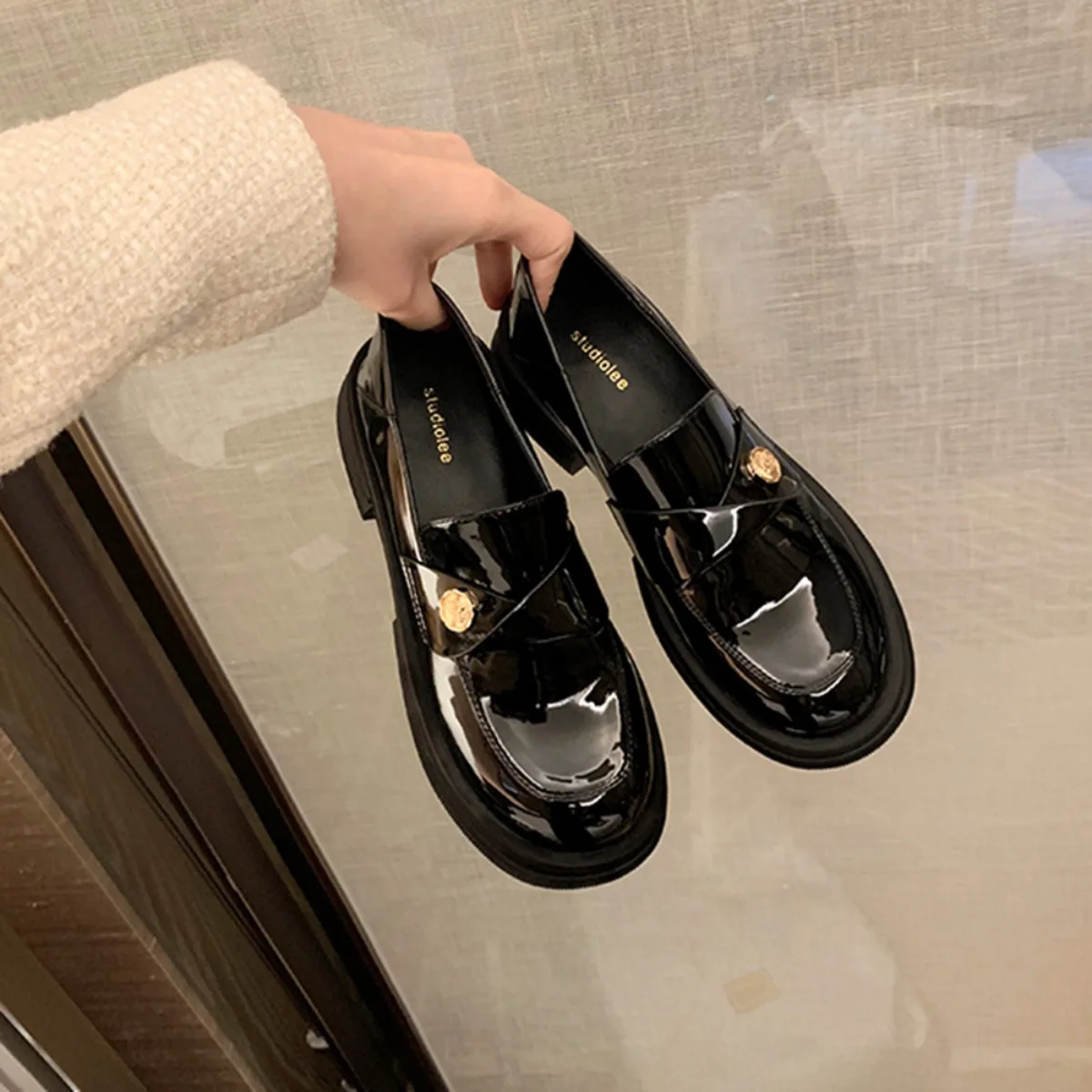 

Retro Euro-American Leather Loafers No Foot Fatigue Thick-Heel Shoes Polished Gold Accents, Fashion Casual for Daily & Date Wear