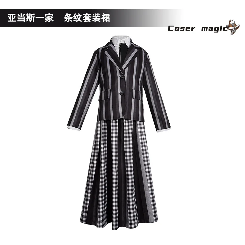 مجموعة فساتين مخططة مستوحاة من عائلة آدامز