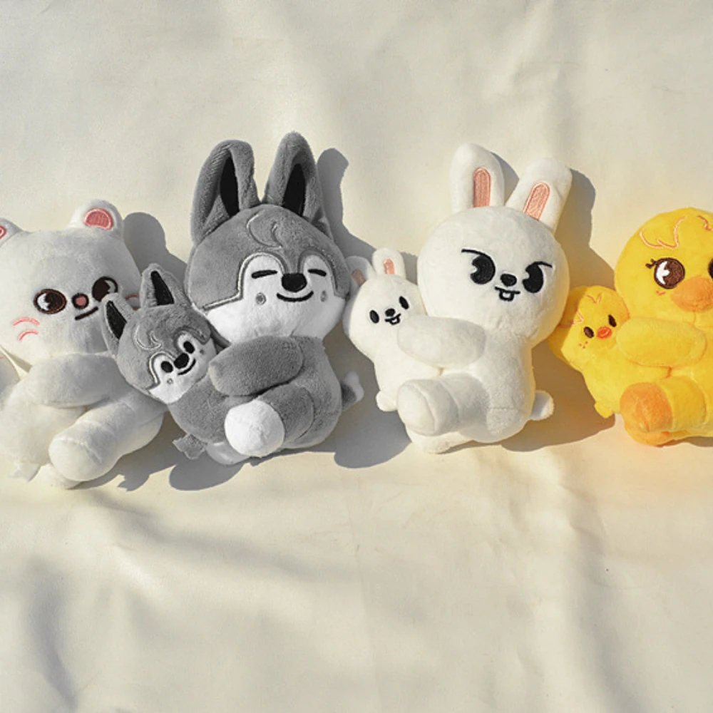 SKZOO peluche poupée magnétique grande poupée câlin petite poupée en peluche FM semaine cape poupée école magique enfant Fans anniversaire cadeau de noël